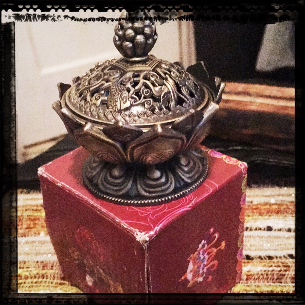 *NWT*-Antique Silver Intricate Cone Incense Burner